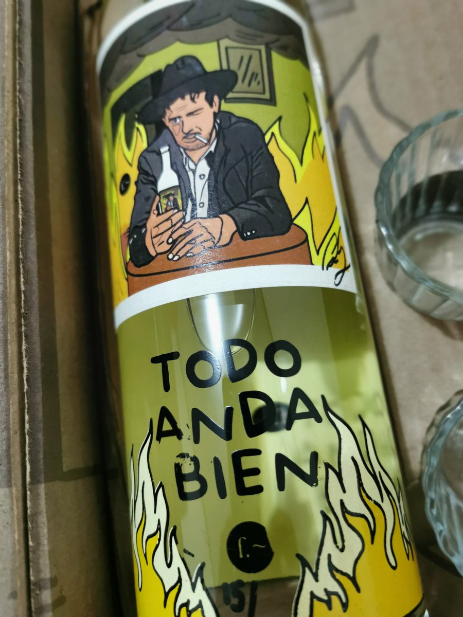 TerranigmArk's tweet photo. Dicen que "para todo mal un mezcal".

Compré esta colaboración de @efedefroy y El Cortijo con un propósito: compartirlo con quienes estén pasando un mal rato, charlar y ver que al final todo anda bien o por lo menos así será. 

Si algún día lo necesitas solo dime y compartamos. https://t.co/afftArAmtj