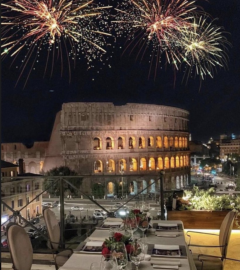 W0rld2026's tweet photo. Happy New Year 2022 Rome https://t.co/DY6UZZedG2