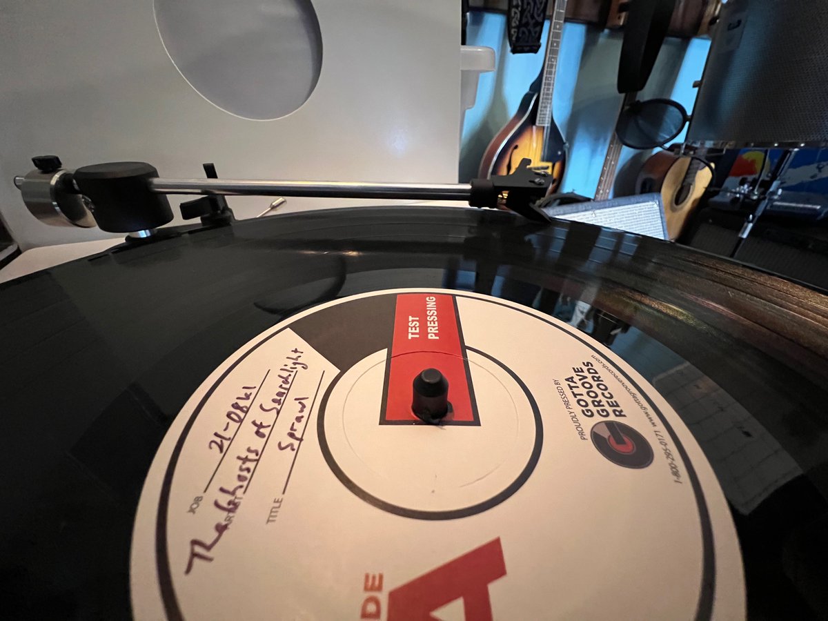 OfSearchlight's tweet image. Great way to close out 2021 is with a first play of our test pressing of “Sprawl” on vinyl! They sound soooo good! Pre-order yours here: theghostsofsearchlight.bandcamp.com/album/sprawl