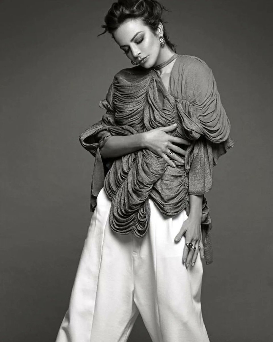 CMSNOficial's tweet photo. Reposted from @silvnavarro Gracias
#2021
πΈ @santanauriel β₯οΈ
Styling #nessdeluna πͺ
Makeup & hair #jolabastida π€ https://t.co/9IhdK5waGU