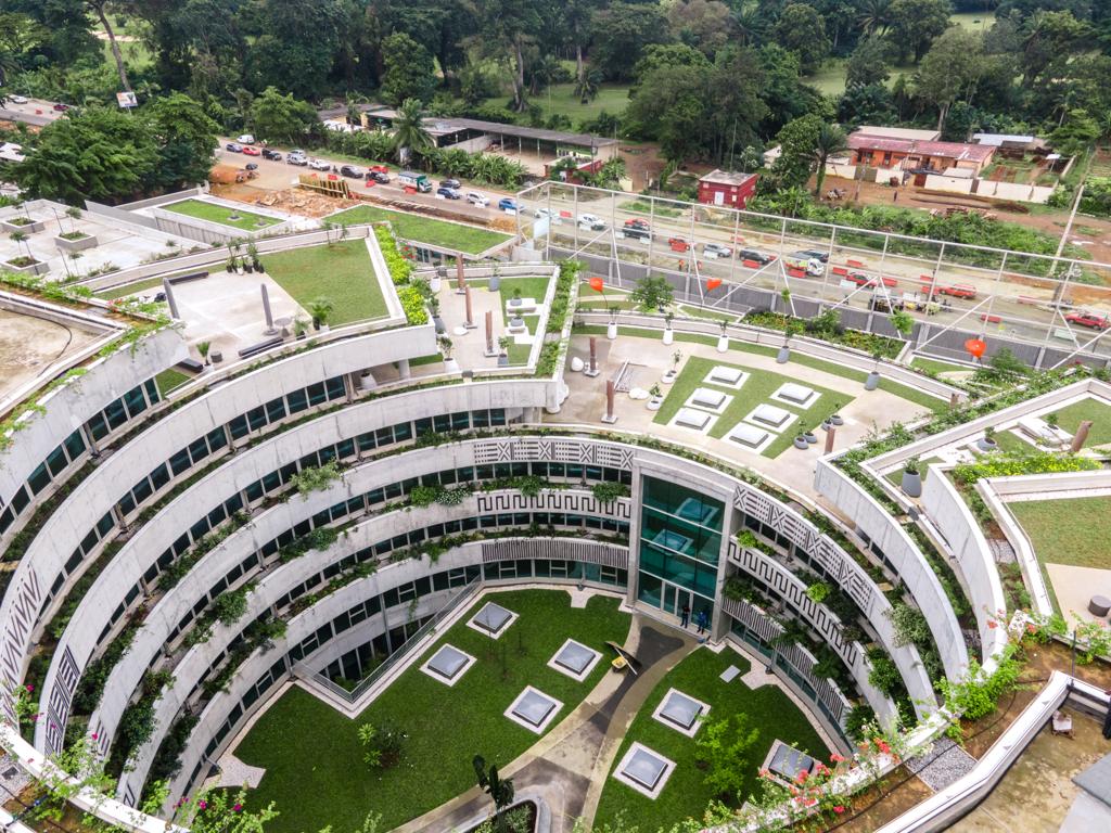 Regarder dans la même direction, partager la même passion, gravir les échelons et atteindre nos objectifs...Ce sont mes voeux pour 2022. Bonne année à tous! <a href="/CI_Orange/">@CI_Orange</a> <a href="/srichard/">Stéphane Richard</a>  <a href="/AliouneNdiaye_/">Alioune Ndiaye</a>  <a href="/BeaMandine/">Beatrice Mandine</a> <a href="/mamadouc7/">Mamadou Coulibaly</a> <a href="/YAOJEANMARIUS/">YAO JEAN MARIUS</a>  <a href="/nafy_silue/">Nafy Coulibaly Silué</a> <a href="/cissmel/">Cissé Muriel</a> <a href="/catassanvo/">Catherine Assanvo</a>