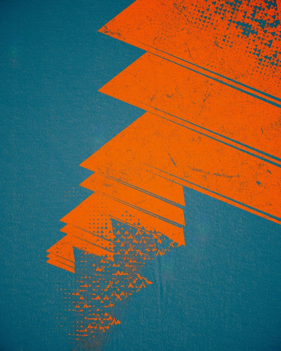 chriszeischegg's tweet photo. color / triangle — #minimalism #minimalistdesign #motiondesign #aftereffects #mdcommunity #trapcodeform #texture #contrast #depth https://t.co/S0wWktxt97