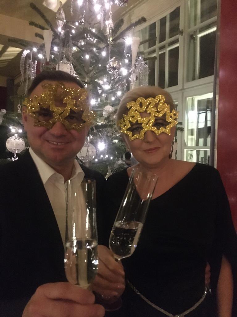 FH-NkTDWQAEDa3d?format=jpg&name=medium