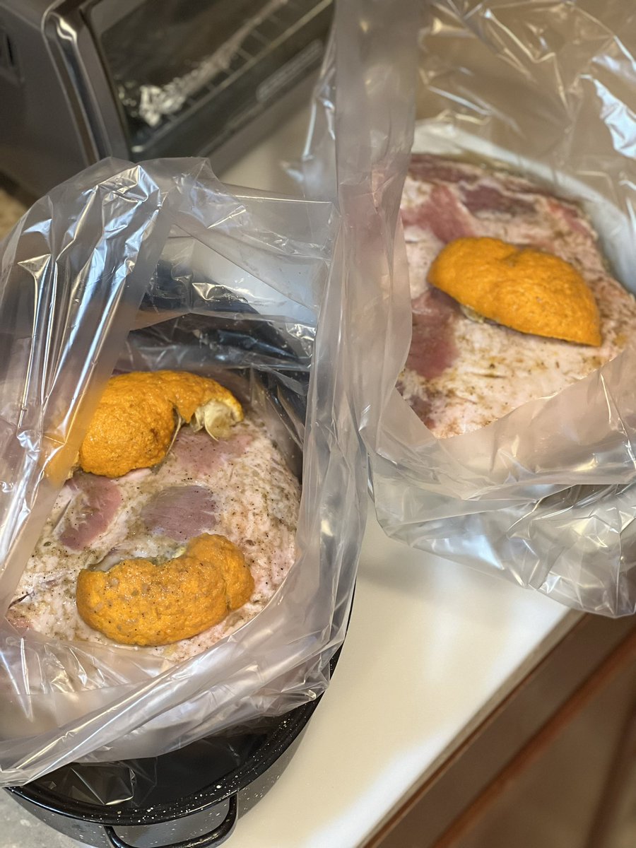 MailynSpeaks's tweet photo. These twinsies are going in the oven now. Congri y ready … yuca con mojo coming next.
#ItsACubanThing #MamiCooks #FinDeAño2021 https://t.co/jbD32DPa9E