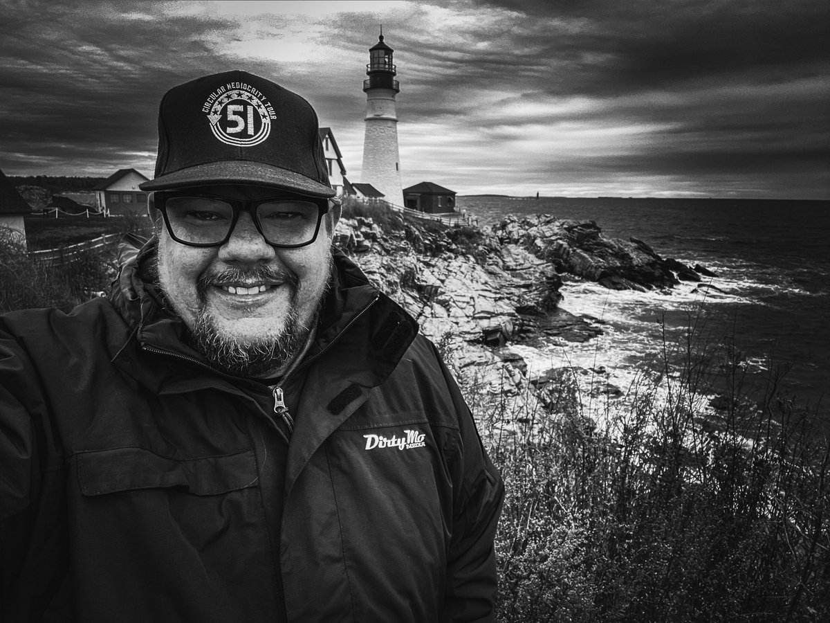 MatthewDillner's tweet photo. My New Year’s Focus (Resolution) is better mental health. You never know what battles people around you are going through. Be aware of that. Do the things you need to do to be aware of your own mental health &amp; feed it with positivity, encouragement &amp; love. Seek light. Be a light. https://t.co/QGDYzntMD5