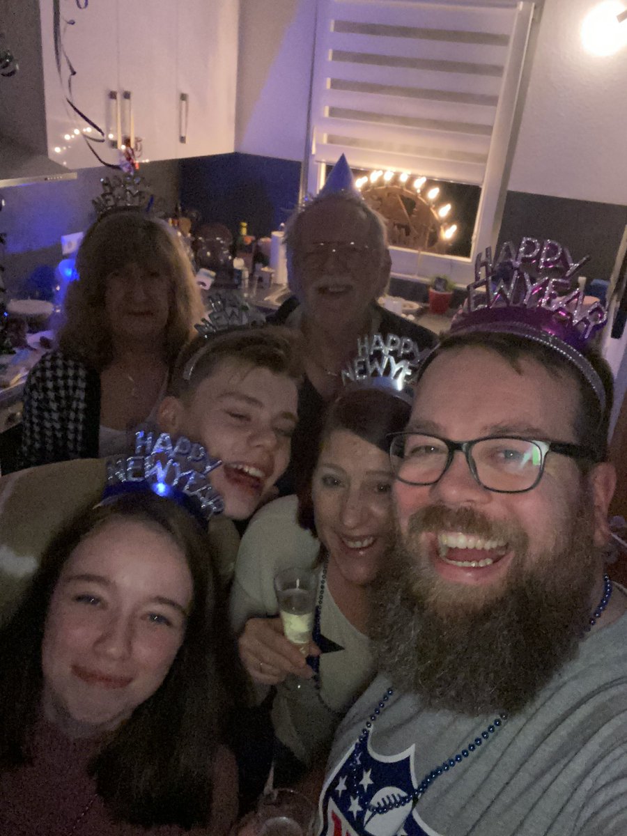 NassNFL's tweet photo. Happy New Year from Germany! 🥳🎉 https://t.co/rdQAdD18E7