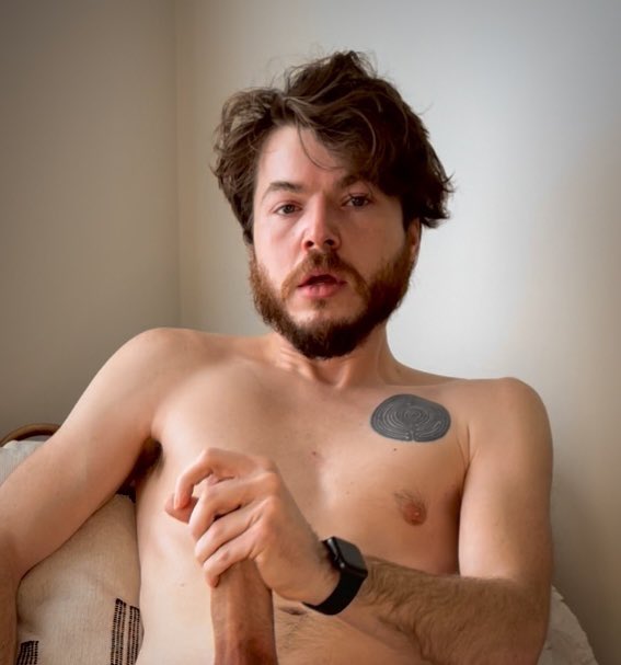 Releasing some stress before the new year🍾 https://t.co/Qk5bV97IJe https://t.co/i30GV5UPRB