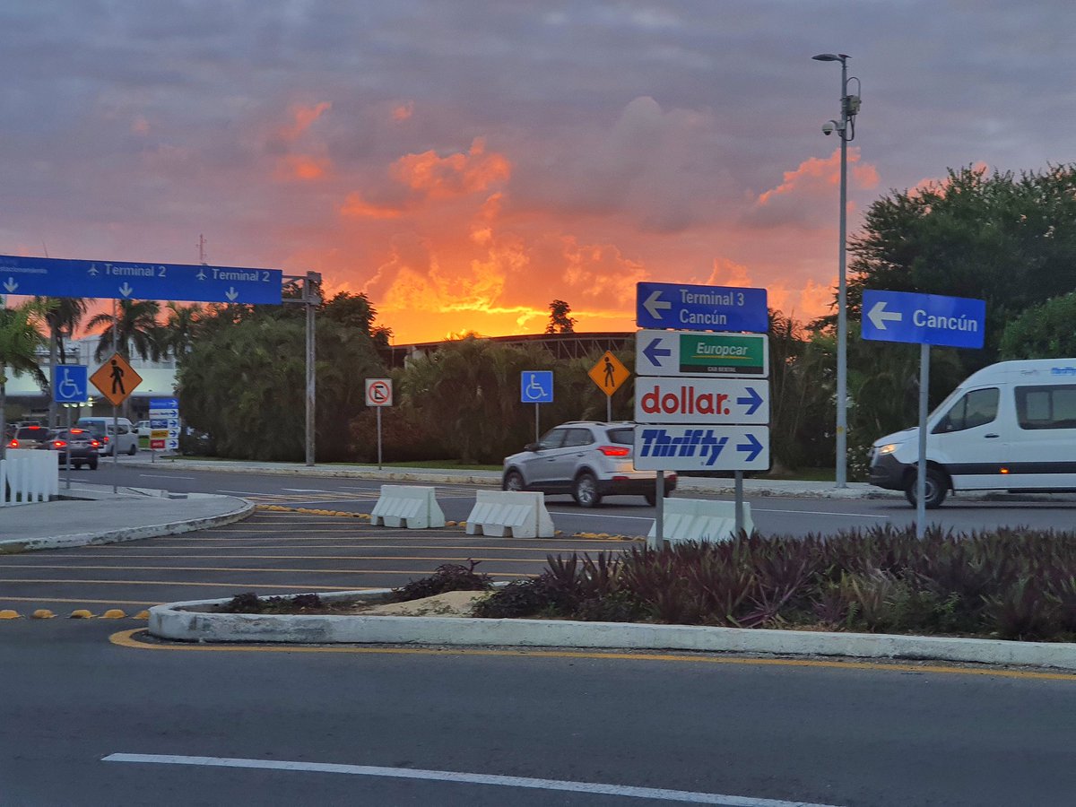 DANYELOSO's tweet photo. Último atardecer del 2021 visto desde Aeropuerto Cancun @VivoEnCancun https://t.co/Txj1521Qyz