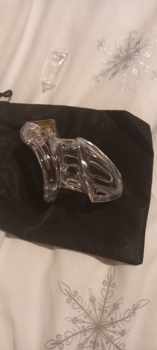WendeeMz's tweet photo. New Year , new cage, Seriously I never want to cum from being erect in 2022, so this is day zero. Happy New year when it comes (unlike me who cant) https://t.co/Gk5QpPx20A