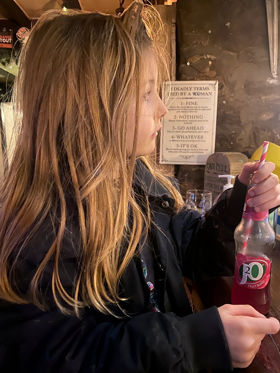 AmandaOwen8's tweet image. So after a day of being both aided &amp;amp; distracted by the intrepid Clem she got to venture somewhere new. 🏨 Strayed off her heaf after encountering a tired walker on the rounds.🐑🐑🐑 🚶‍♂️ 
Give him a lift to @tanhillinn &amp;amp; then got the rounds in. 🍻 🥂 
#NewYearsEve #pub #cheers