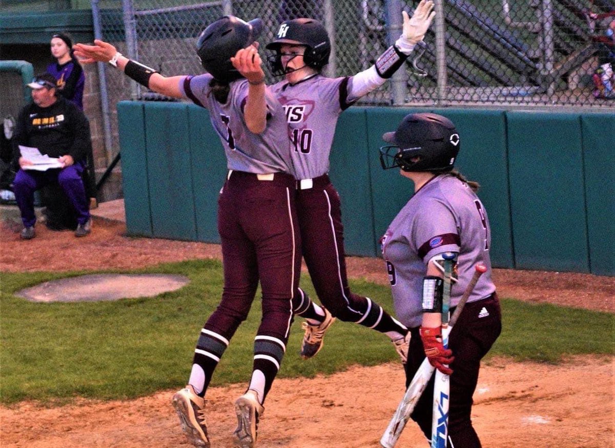 FHUsoftball_'s tweet photo. Looking back on 2021… filled with lots of celebratory chest bumps &amp; big, exciting times 

Happy New Year from the Lady Lions softball team! Hoping our 2022 is filled with even more chest bumps &amp; even more biiiigg, exciting times this next year 💫💪🏻🥎🦁💥
#41days https://t.co/9Xy2HqtDWZ