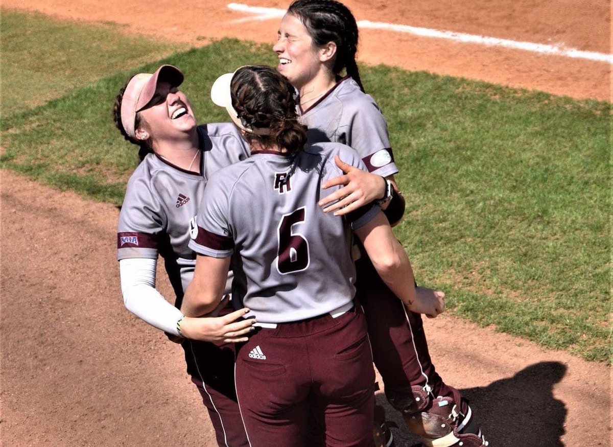 FHUsoftball_'s tweet photo. Looking back on 2021… filled with lots of celebratory chest bumps &amp; big, exciting times 

Happy New Year from the Lady Lions softball team! Hoping our 2022 is filled with even more chest bumps &amp; even more biiiigg, exciting times this next year 💫💪🏻🥎🦁💥
#41days https://t.co/9Xy2HqtDWZ