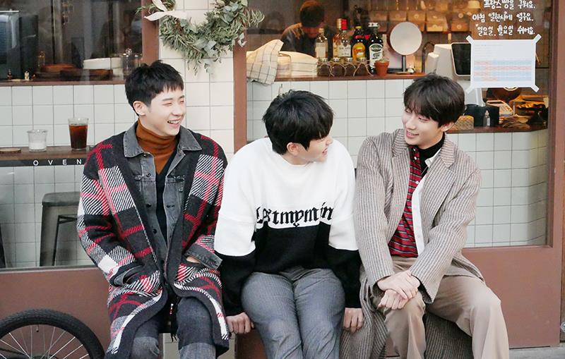 Happy Holidays and Happy New Year Bana ! May this year be filled with happiness, memories, love and safety for all of you.

And of course, a new year filled with #B1A4 and Bana's love !