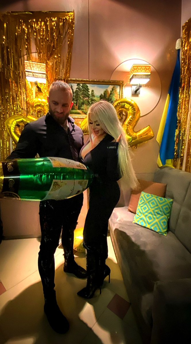 ZolwTV's tweet photo. Szczęśliwego nowego roku ! 🍾 https://t.co/oRhN80W4XD