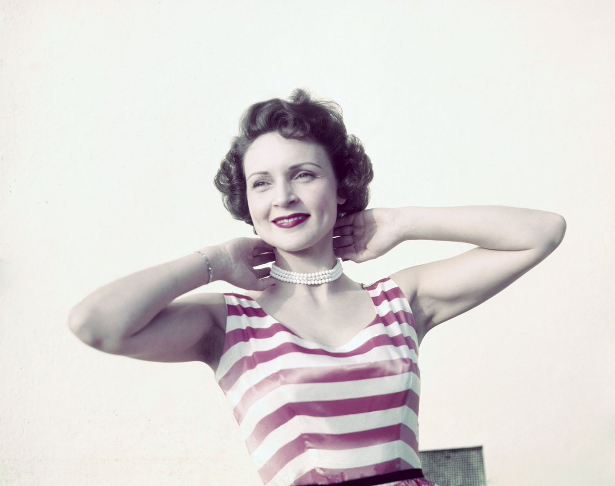 landofthe80s's tweet photo. RIP Betty White, you'll be missed. 😪🙏 #TheGoldenGirls #BettyWhiteRIP #80s https://t.co/iwKTs7DSx5