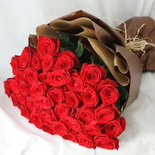 —Apenas si han chocado las copas para dar la bienvenida al Año Nuevo, pero como de lenta no se la puede acusar, va a por el /primer/ regalo para <a href="/lucknIove/">𝐉𝐚𝐤𝐞 𝐏. 𝐊𝐚𝐡𝐚𝐥𝐞 — fc ! au</a> y se lo planta enfrente.—

Feliz cumpleaños, mi amor.