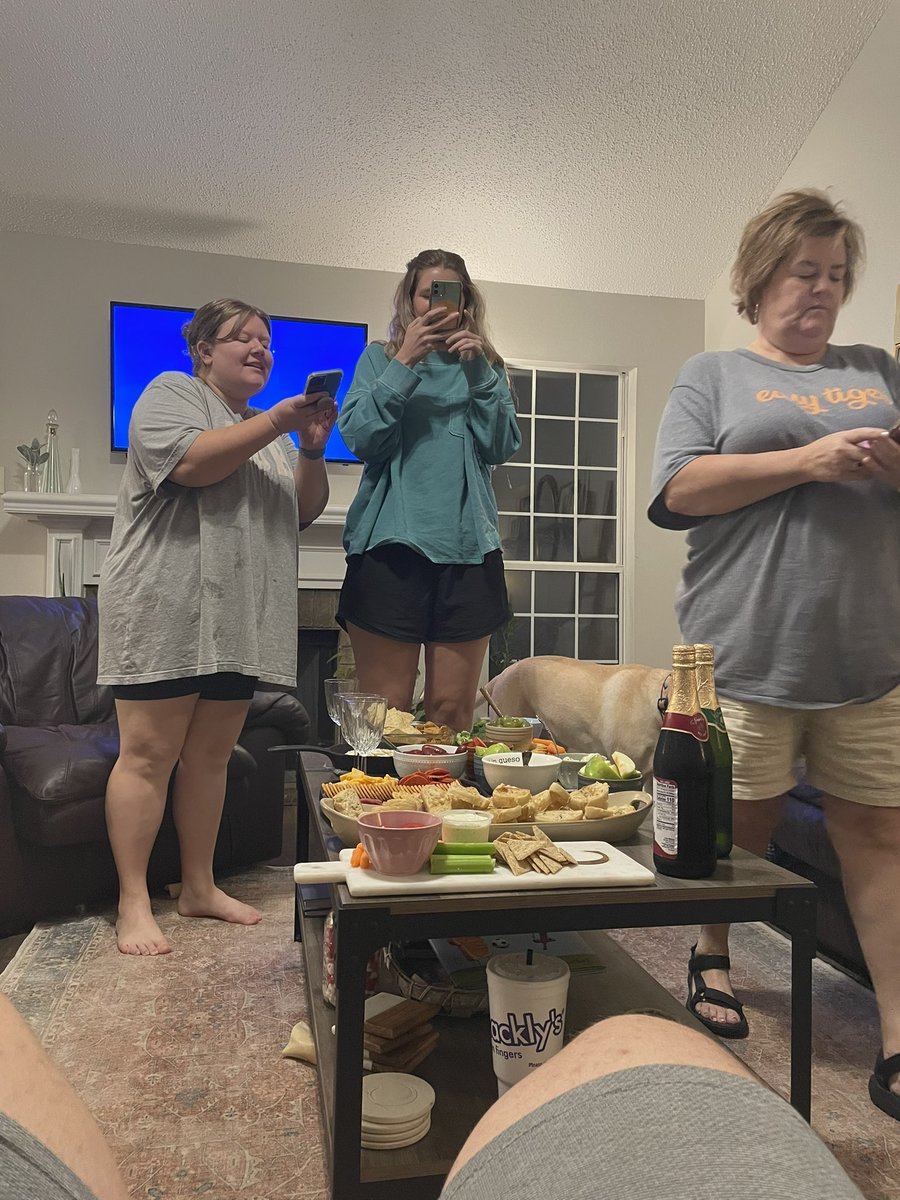 White women and cheese 😂😂😂 @auburndelicious @victoriamcd98