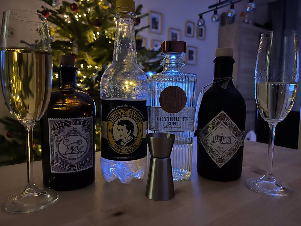 jurihahn's tweet photo. С Новым Годом! #СНовымГодом 
Happy Nee Year! #HAPPYNEWYEAR2022 #HAPPYNEWYEAR #HNY2022 https://t.co/FXnoSB3c7G