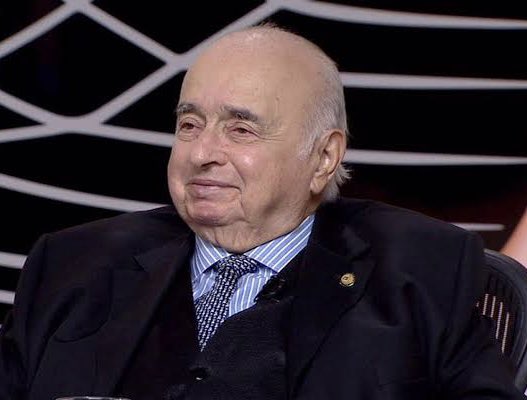 Alex10's tweet photo. Esse senhor salvou minha vida esportiva.
Acertou minha vida com o Parma, minha situação na FIFA,convenceu-me a retornar ao Cruzeiro,fez meus contratos na Turquia e sempre me aconselhou e me guiou da melhor forma possível.
Juan Figer nos deixou!
Mta luz a toda família Figer😔🙏🏽⚽️ https://t.co/Suo18rkI1m