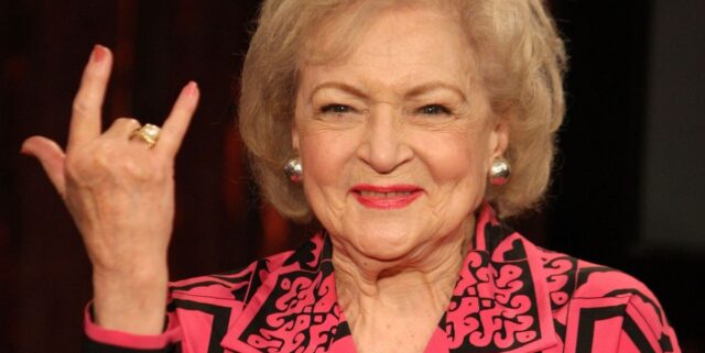 TonyWritesWords's tweet image. Betty White died today, just shy of New Year's Eve.  Think she knows something about 2022 and just said "F-ck it... I'm outta here!"? #RIPBettyWhite