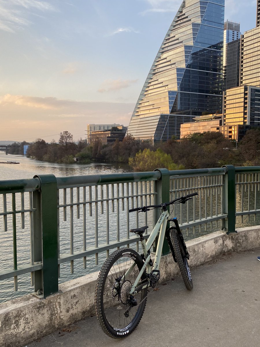 TheAmandaHouse's tweet photo. Last bike ride of the year! 342 miles in total since I started keeping track. Considering I had a sprained ankle the last 2 months I think I can easily do the same by June 2022. Happy new year! https://t.co/7v6wHAMRML