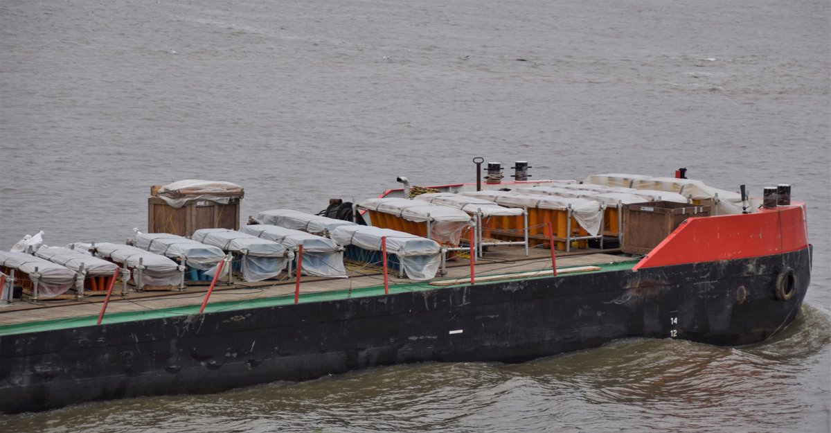 AJBC_1's tweet photo. #Livett's crews are working out on the #Thames tonight to help herald in #NewYear2022 with a bang by bringing the #fireworks to the party🎆 (pics of them heading to display site @orncgreenwich) #dlr_blog https://t.co/gvMU5NcrbD