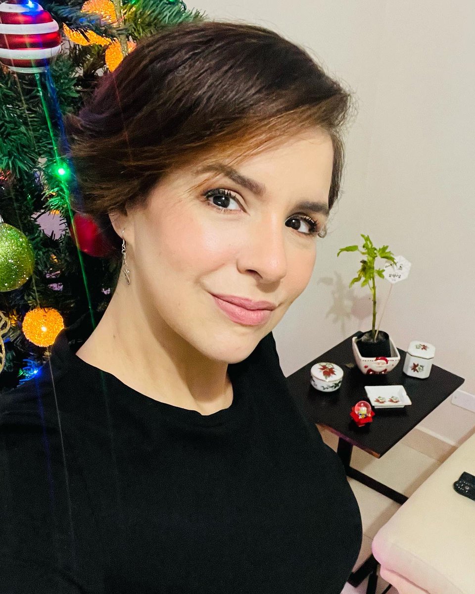 Lista para mi cena de fin de año conmigo misma 🥰.  Hasta me maquillé y peiné para recibir con buena vibra el 2022.