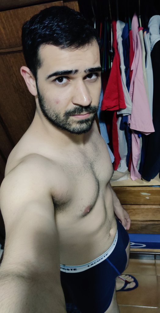 Cueca azul pro ano novo. Porque não tenho muita opção de cor 🤷🏻‍♂️. Deve trazer coisa boa também.
E vocês?
Feliz ano novo! 🎊