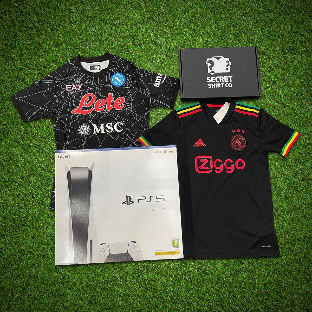 🚨 We are giving away a PS5 and a Secret Shirt box to one lucky follower! To enter 👇 🔄 Retweet this tweet 🤝 Follow us Winner will be announced midday on January 2nd. Happy new year everyone! 🚨