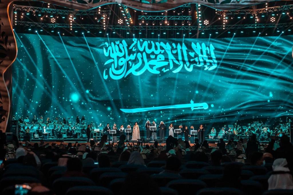 GEA_SA's tweet photo. #رياض_تريو_نايت تختم لجمهورها الطرب، بالتقاء الفنانين والفنانات على مسرح محمد عبده أرينا في #بوليفارد_رياض_سيتي ❤️🎶
#موسم_الرياض https://t.co/oPmn3sDX8G