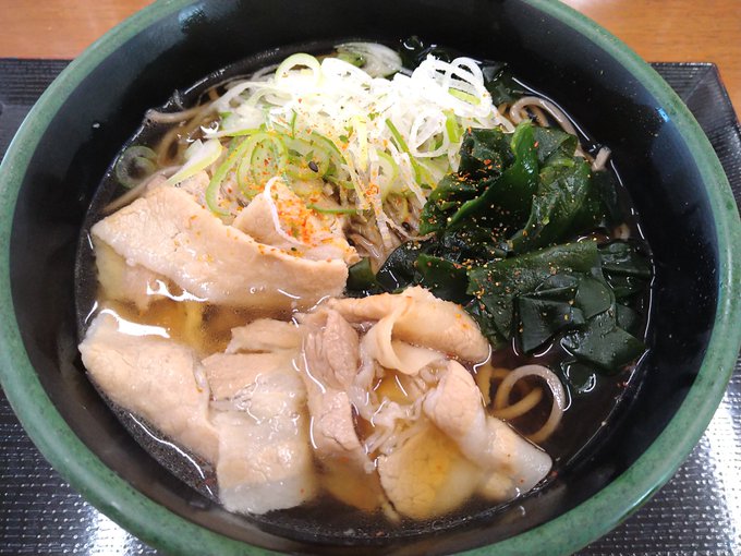 朝食の年越しそば、兼、豚肉そば〜。(゜д゜)ウマー 