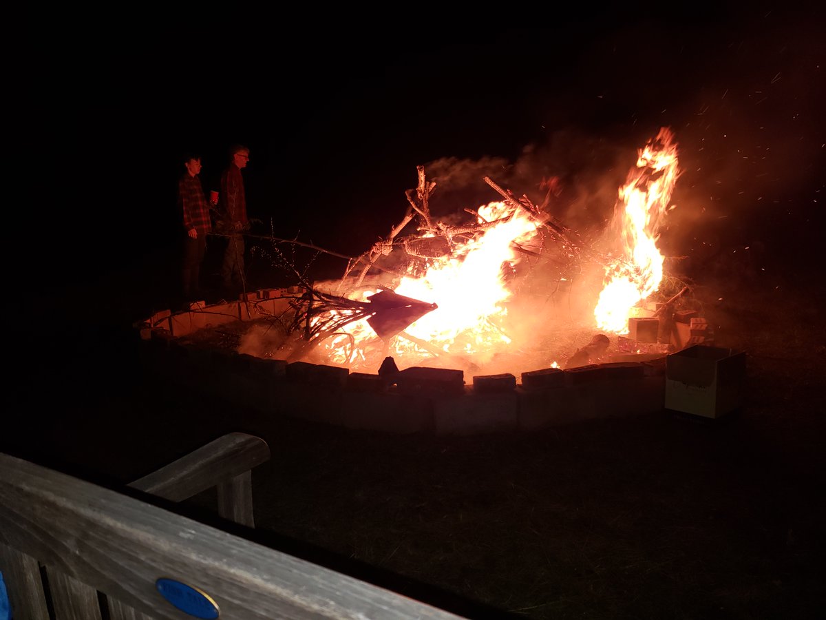 flaflashr's tweet photo. Letting go of 2021 - neighborhood Phoenix Bonfire @typinggloves https://t.co/9Ghwm6NZNO