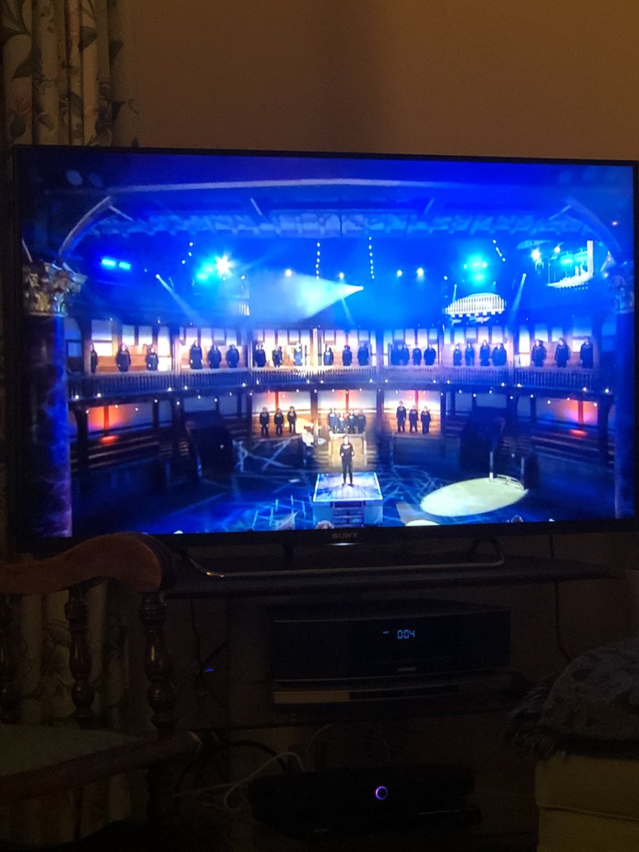 WhatsOnStage's tweet photo. The West End Musical Choir lighting up @The_Globe with some Abba! https://t.co/f4yQ0glyqk