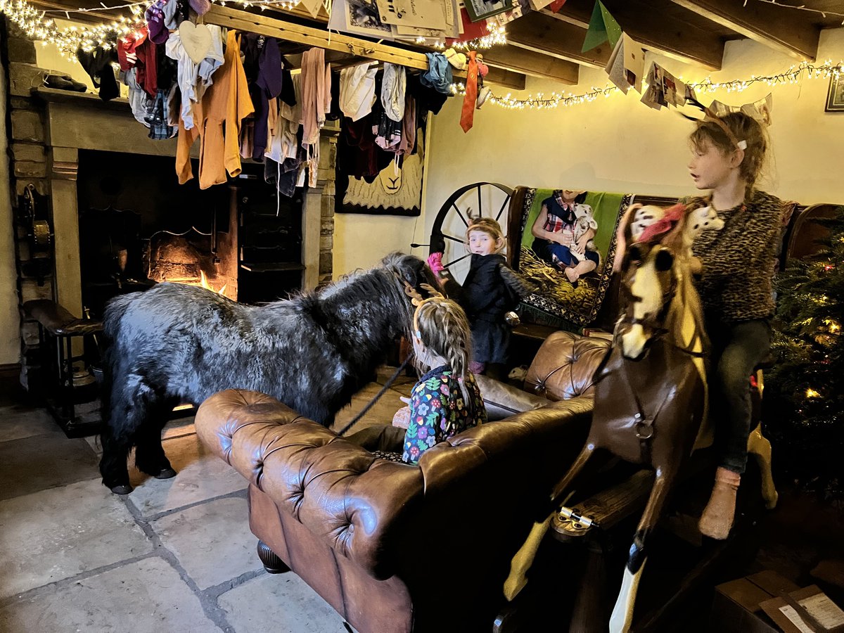 AmandaOwen8's tweet image. Care, and not fine stables make a good horse 🐴 ❤️❤️❤️
~Proverb~

Happy New Year to you all 🎉 
#HAPPYNEWYEAR2022