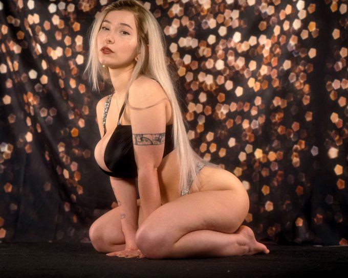 Happy new year cuties!! https://t.co/2vWLBHrC2A