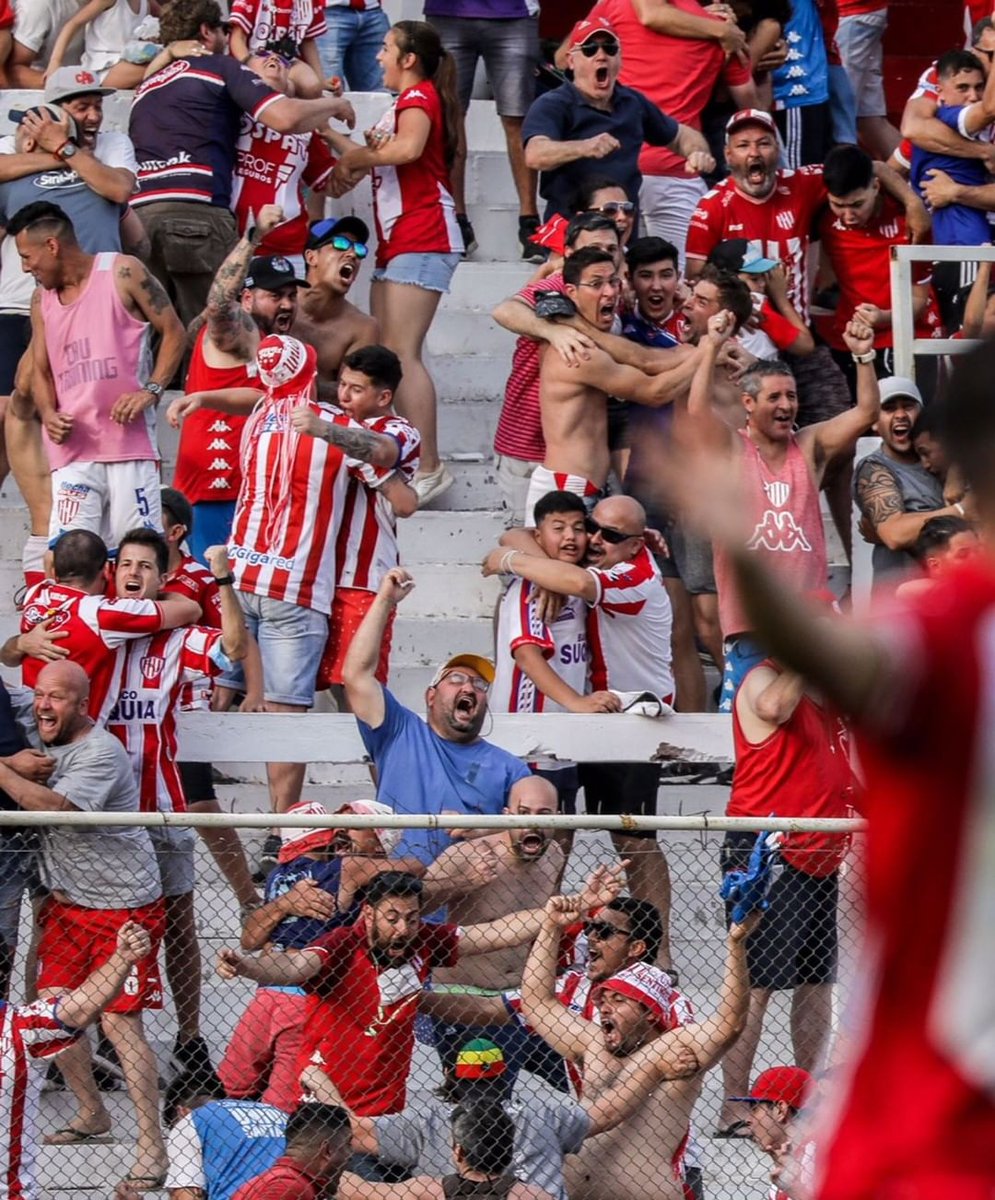 ATodoUNION's tweet photo. Por un 2022 lleno de abrazos y alegrías. Unidos siempre por Unión 💘

¡Feliz año, Tatengues! 🇦🇹 https://t.co/2fmBX6Bb4T