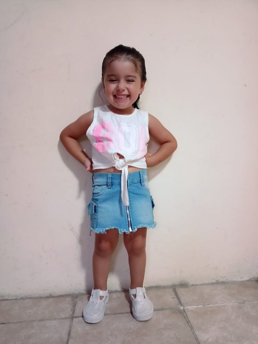 No puedo estar tan enamorado de mi hija, felíz año nuevo a mi más grande amor, sos lo que más me importa en esta vida , te amo con todas mis fuerzas bebé💞
