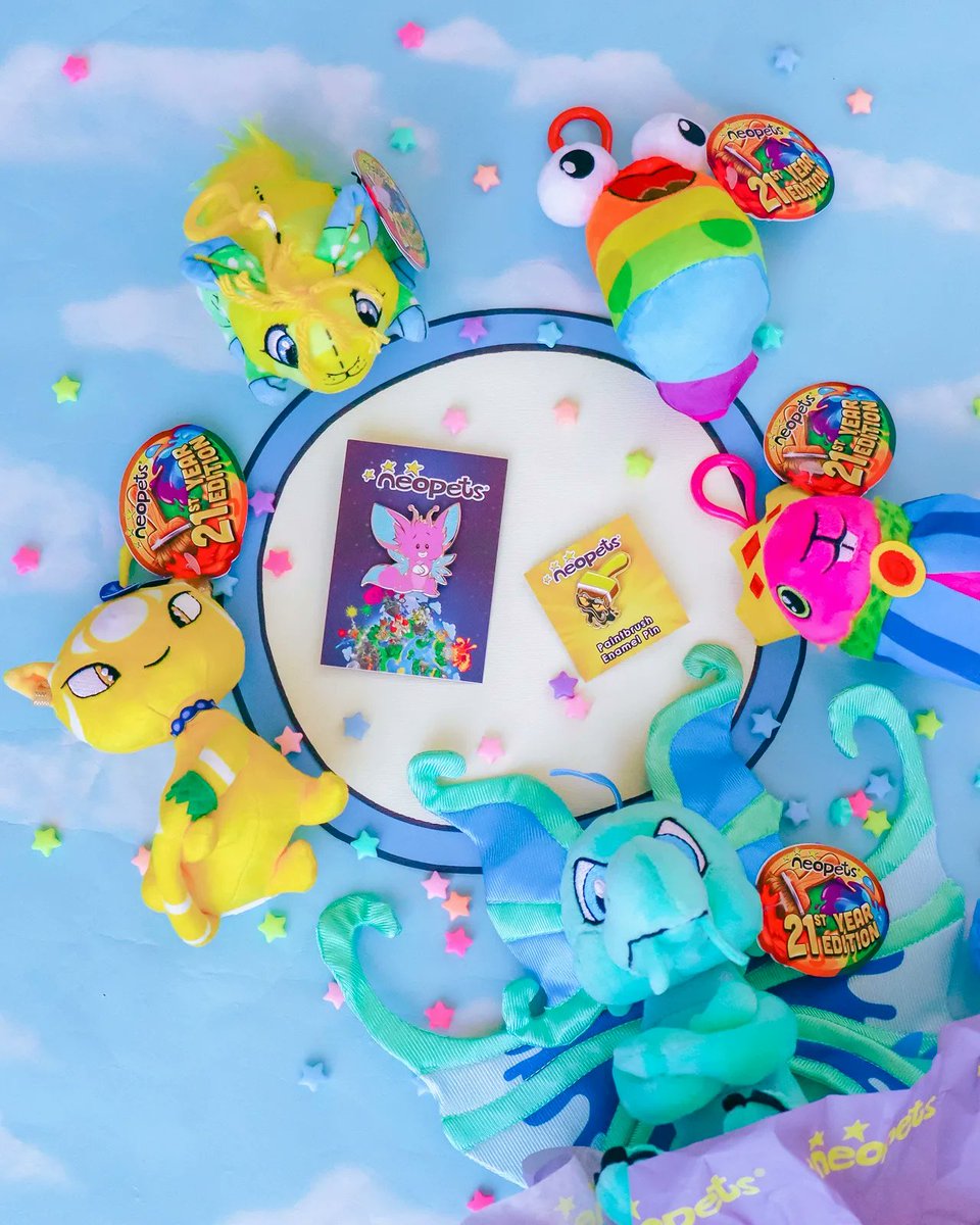 Kammiepompom's tweet image. instagram.com/p/CYKr_cQlnnq/

☆Happy New Years Eve yall, stay safe! ☆ 🥰🙏💛!! I got a cute @Neopets Holiday Box from their 21st Anniversary collection 🌟! 

🌟 #neopets ⭐ #draik 💫 #neopetsplush 🌟 #neopetscollection ⭐ #neopetsfan 💫 #neopetspetpet 🌟 #neopetskeychain ⭐