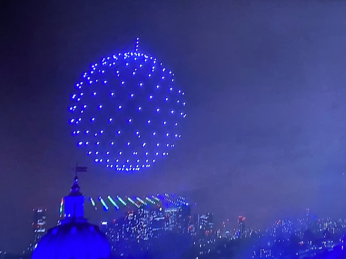 champion_vibe's tweet photo. The covid mothership has arrived over London.
#londonfireworks https://t.co/n0Rt13DhF2