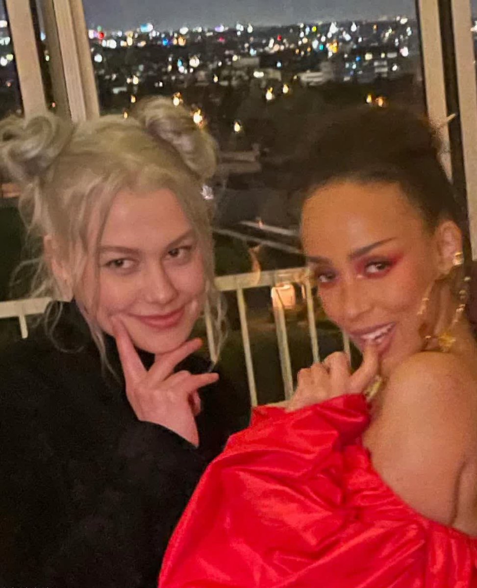 ThePhoebeRoom's tweet photo. 📸 | Phoebe Bridgers and Doja Cat! https://t.co/f21QG8huah
