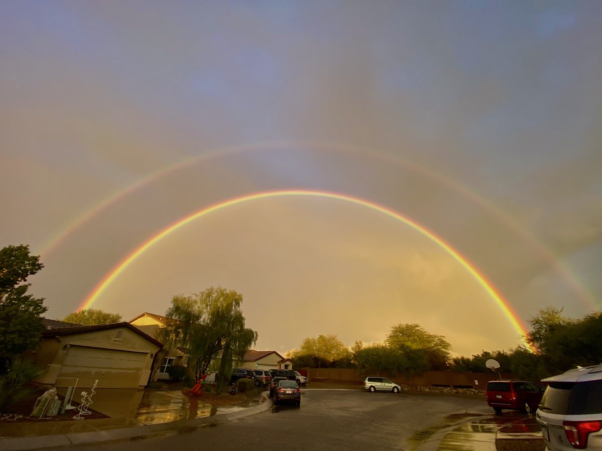 niceturf's tweet photo. Unbelievable double rainbow on the northwest side of town! @NWSTucson #azwx #tucsonwx #tucsonweather https://t.co/Fo2KTk2b7G