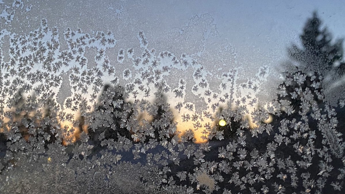 NeilEnock's tweet image. Last sunset of the year… 😊🎼🥂