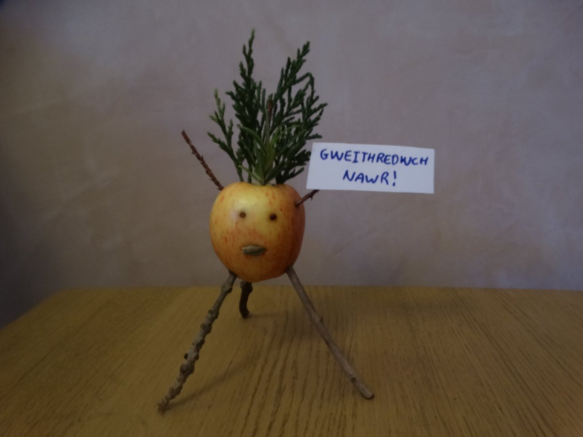 Beth yw'r anrheg orau y gallem ei rhoi i'r plant yn 2022?

What's the best gift we could give to the children in 2022?
#calennig