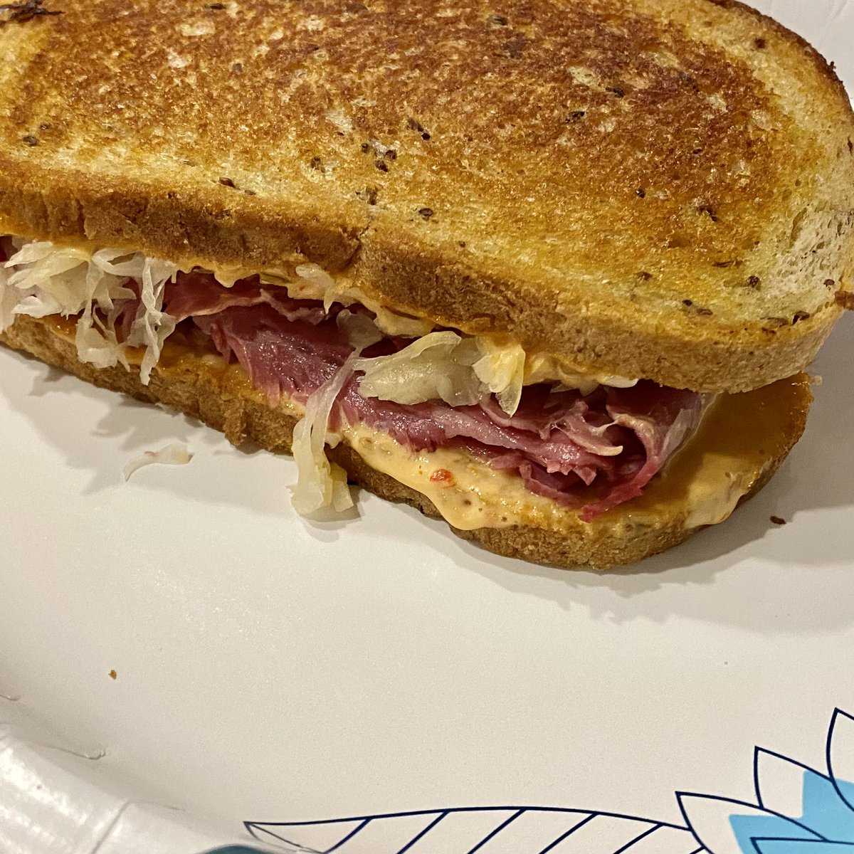 CMoneyKS's tweet photo. Another favorite NYE tradition: Reubens and Latkes (fried in smoked goose fat from yesterday!). #Reuben #Latkes #PotatoPancakes #GooseFat #NewYearsEve #NYE #Family https://t.co/70lcDYlYeU