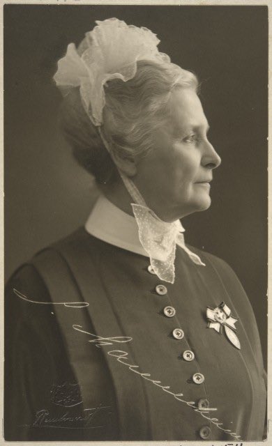 Photo of Sophie Mannerheim, a pioneer of modern nursing in Finland. She was head nurse of Helsinki Surgical Hospital, then President of the Finnish Nurses' Association, and ICN. She founded the Children's Castle hospital, and the Mannerheim League for Child Welfare. https://t.co/JJj1oSbuIi