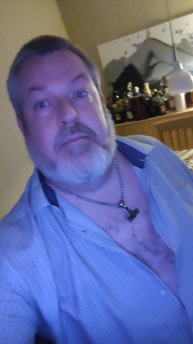 Madorglet's tweet photo. Happy New Year assholes! https://t.co/1D9lBsnvC3