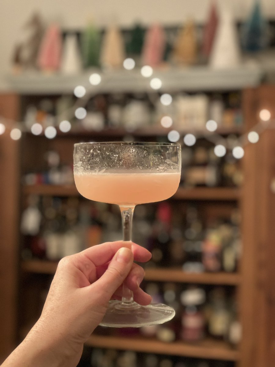 drinkswithrobin's tweet photo. 🍷🍾🥂HAPPY NEW YEAR!!! 🍹🍸🥃

Cheers to a safe NYE, whatever your plans are!
Homemade #Hemingwaydaiquiris featuring #fivestoriesdistillery White Rum 😍
#nye #nye2021 #nye2022 #fivestories  #northernrow #northernrowbrewery #cocktails #rum #cincinnatidrinks https://t.co/7Rw9cdGyeG