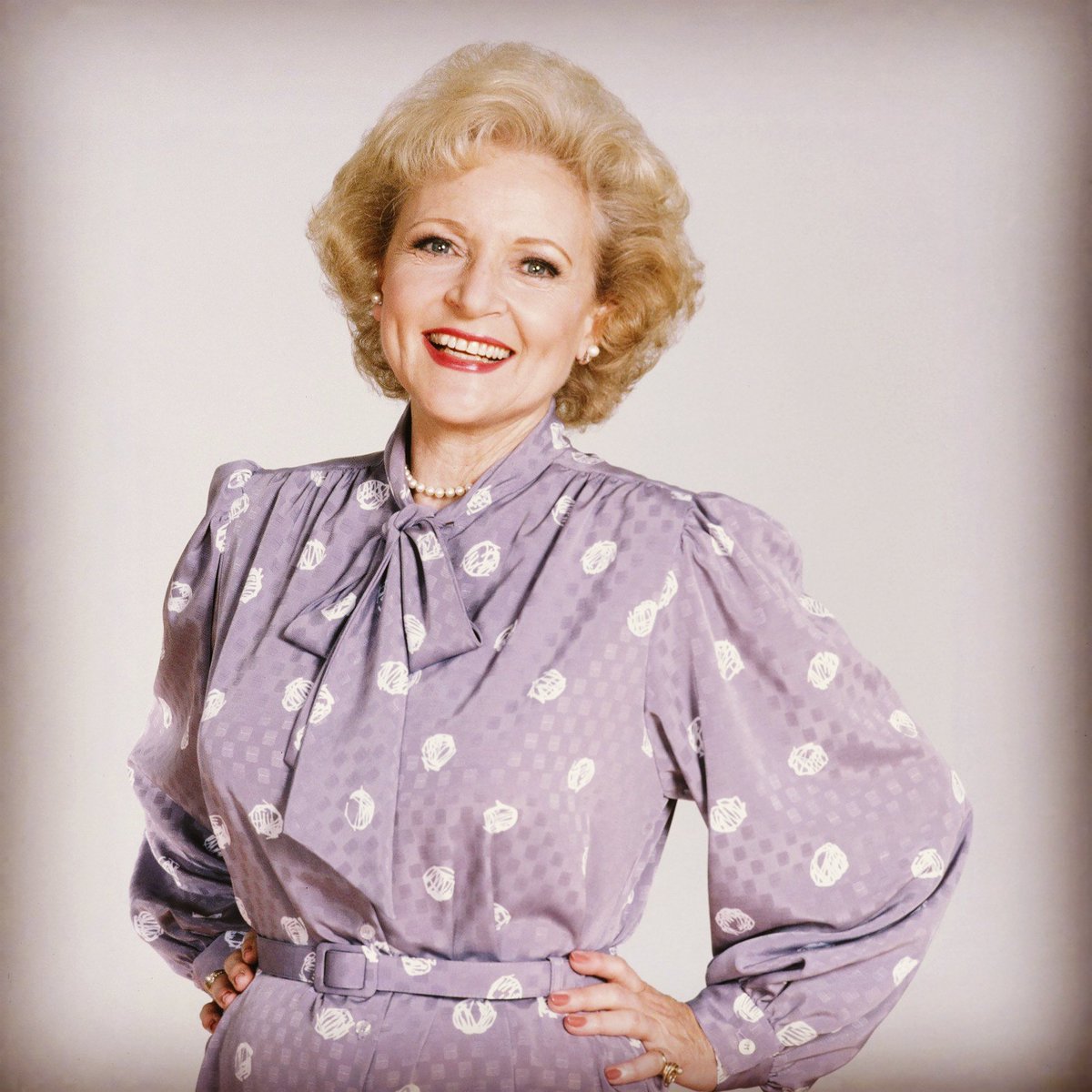 AndyMoratis's tweet photo. ‘Thank you for being a friend’ should be the world wide anthem played on 31st December every year #RIPBettyWhite #RIPRose #ThankYouForBeingAFriend #GoldenGirls https://t.co/L3mivUBu1k
