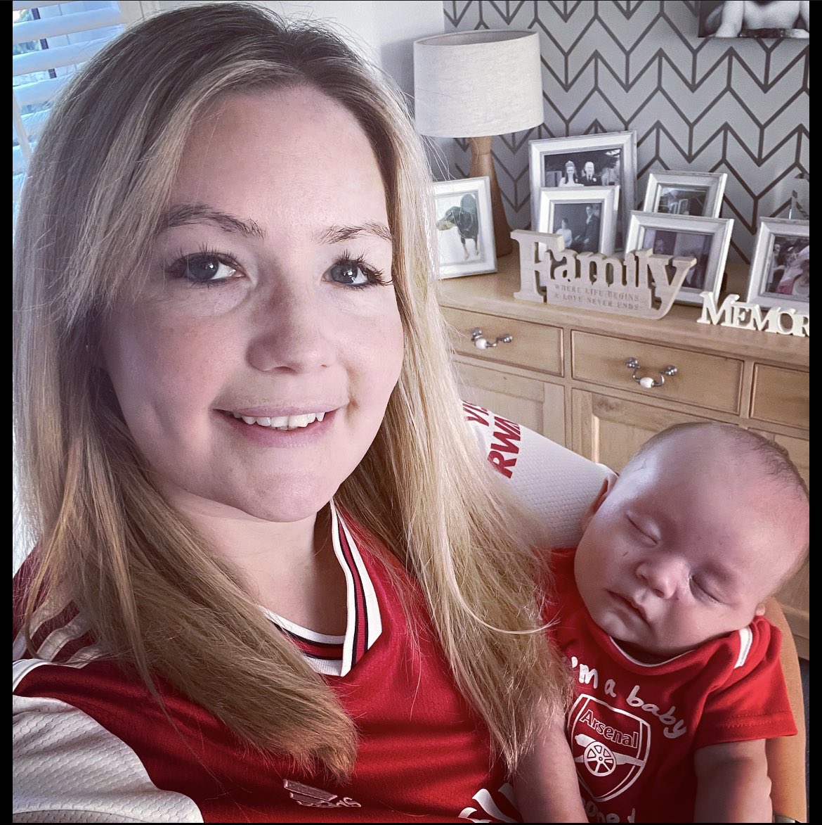 KellyBowBags's tweet photo. The best thing to come out of 2021 💙 Looking forward to him being able to watch a full game with me in 2022.. well, here’s hoping 🤞🏻🤣#mybabygooner #littlegunner #arsenalbaby #COYG #myboy💙 https://t.co/MbmkSX4F9r