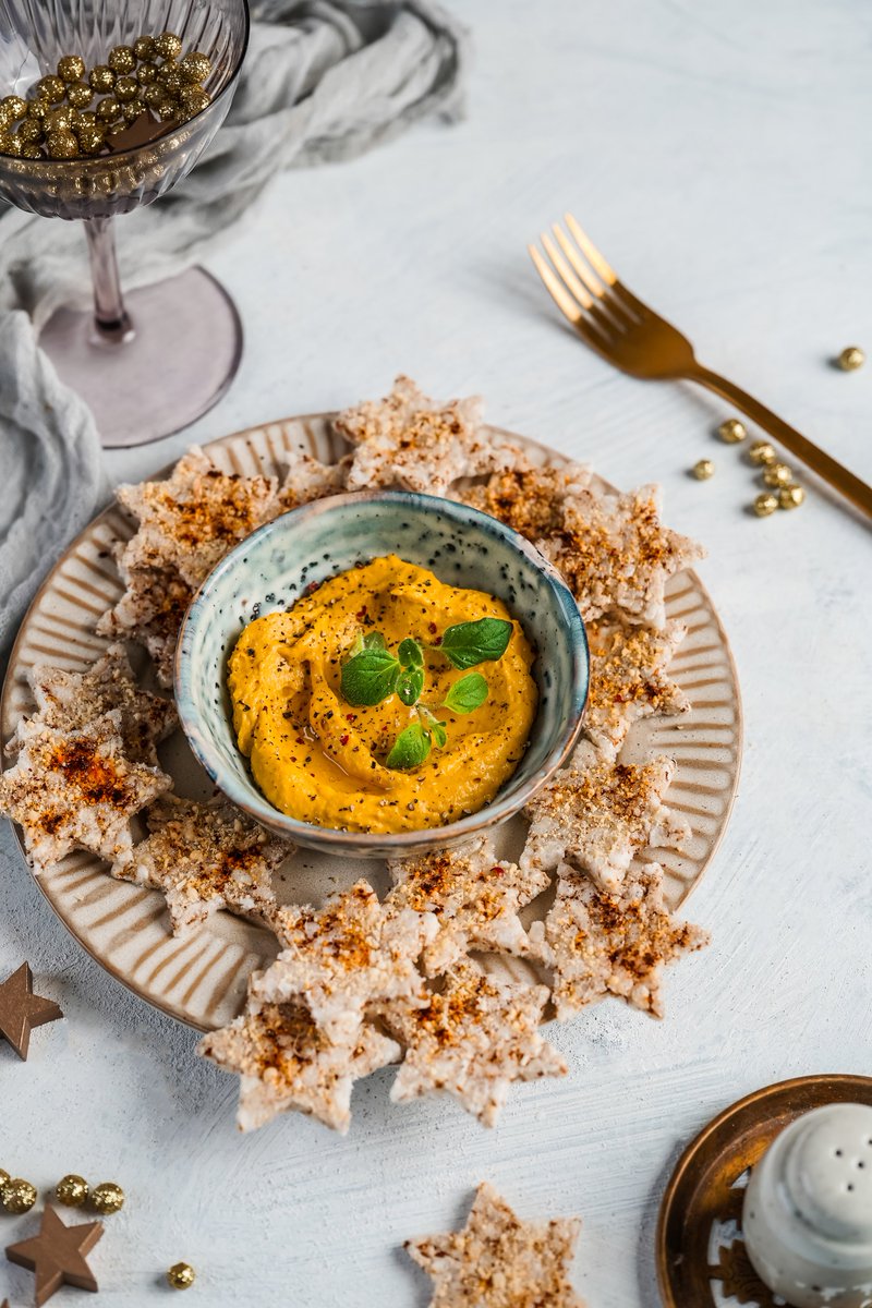 SmartbiteSnacks's tweet image. Say hello 👋 to this delish #NewYear2022 #hummus #appetizer with #cheese crackers you can snack on 'til midnight (𝘧𝘳𝘢𝘯𝘬𝘭𝘺, 𝘸𝘦'𝘭𝘭 𝘣𝘦 𝘵𝘢𝘬𝘪𝘯𝘨 𝘣𝘪𝘵𝘦𝘴 𝘸𝘦𝘭𝘭 𝘱𝘢𝘴𝘵 𝟷𝟸 𝘰’𝘤𝘭𝘰𝘤𝘬). 🥳⁣
⁣
bit.ly/hummus-with-ch…👀⁣